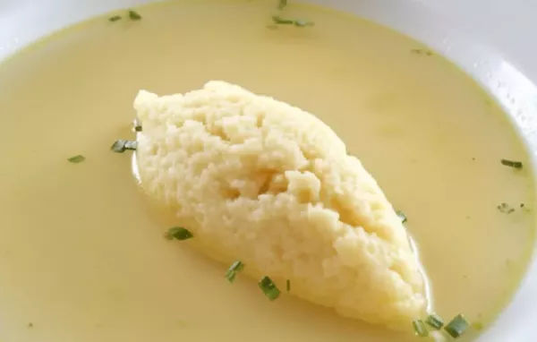 Köstliche Griessnockerlsuppe zum Genießen