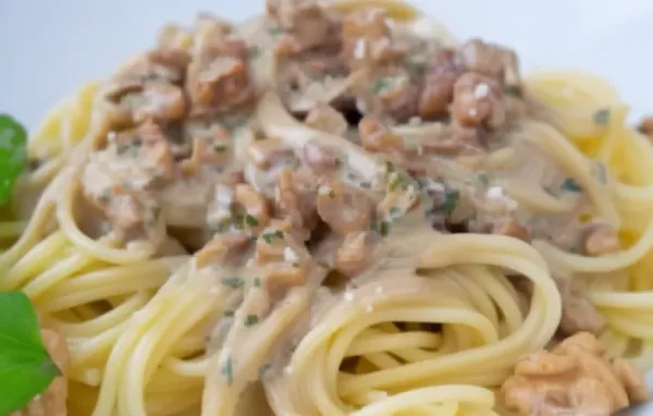 Köstliche Spaghetti mit frischem Petersil-Walnuss-Pesto