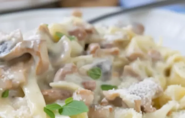 Köstliche Steinpilz-Käse-Sauce für Pasta