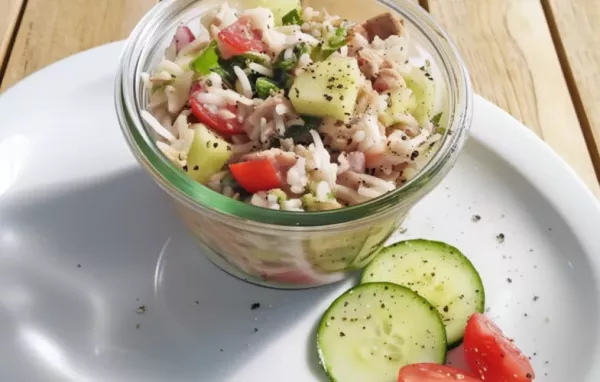 Köstlicher Reissalat mit Thunfisch – ein einfaches und gesundes Gericht