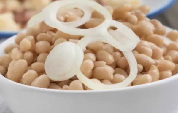 Köstlicher und erfrischender deutscher Bohnensalat