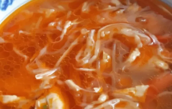 Köstliches Rezept für eine aromatische und wärmende asiatische Reis-Nudel-Suppe.