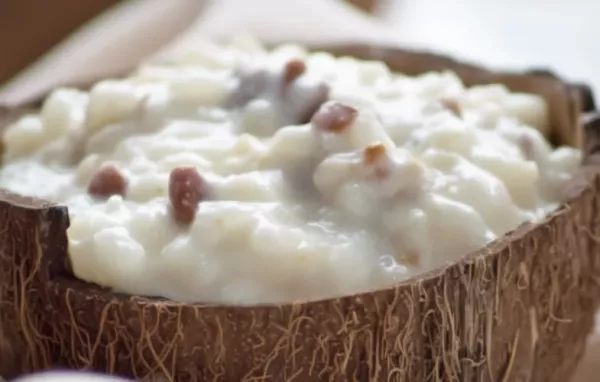 Kokos-Milchreis mit frischen Früchten - Ein exotisches Dessert für Genießer