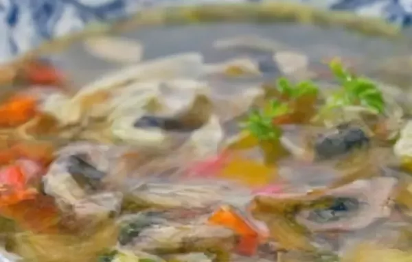 Kraftvolle Hühnersuppe mit Linsen - Ein herzhaftes und gesundes Rezept