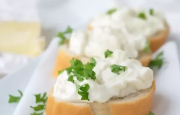 Leckerer Camembert-Apfel-Aufstrich zum Genießen