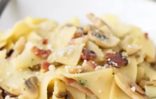 Leckerer Pasta-Klassiker mit herzhaften Pilzen und knusprigem Speck