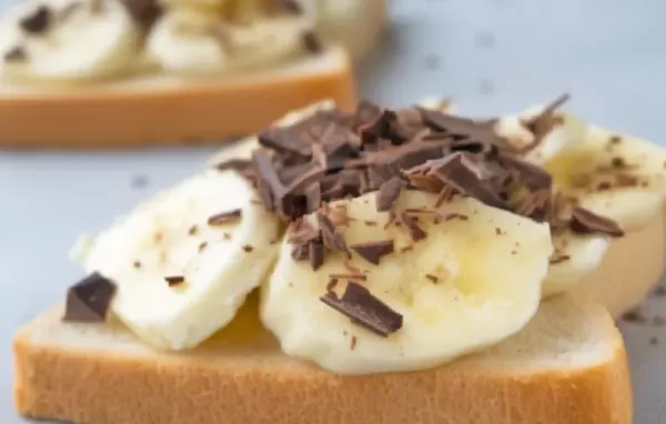 Leckerer süßer Bananentoast zum Frühstück oder als Dessert