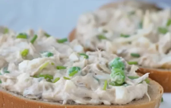 Leckerer Thunfisch-Ei-Aufstrich für Brot oder Brötchen