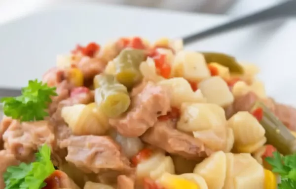 Leckerer Thunfisch-Nudelsalat mit frischem Gemüse und einer würzigen Marinade