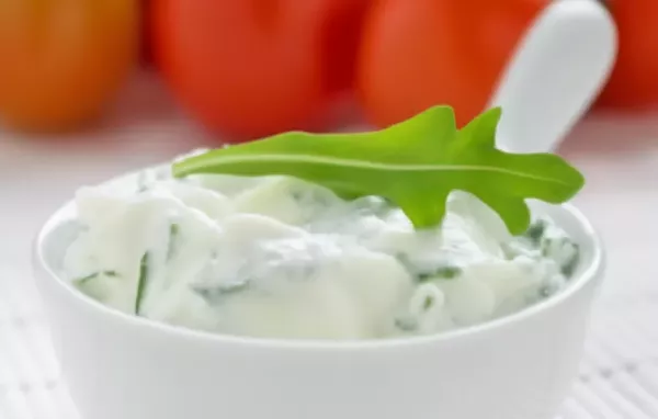 Leckerer und erfrischender Rucola Schafkäse Dip für jede Gelegenheit