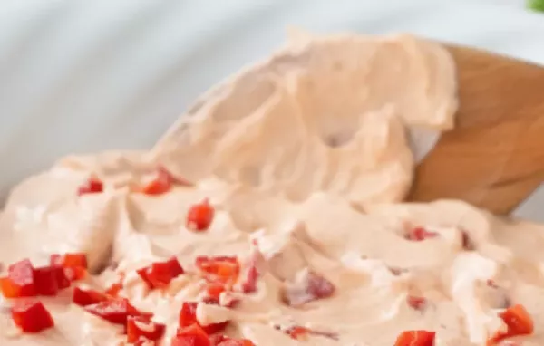 Leckerer und frischer Roter Paprika Dip