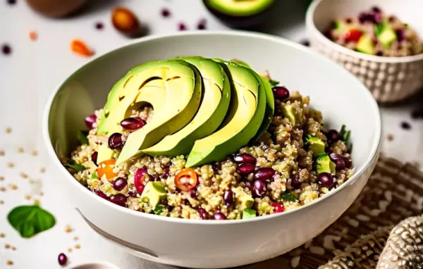 Leckerer und gesunder Quinoa-Schichtsalat