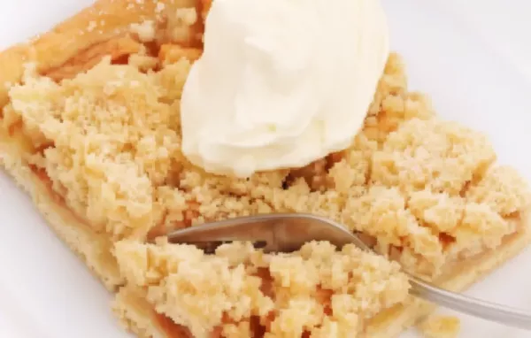 Leckerer veganer Apfelkuchen mit Zimt und knackigen Äpfeln