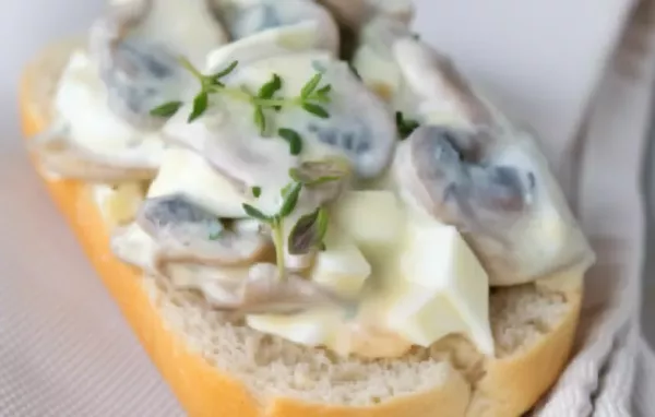 Leckerer veganer Champignon-Aufstrich für Brot und Brötchen