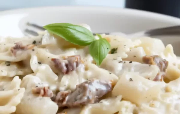 Leckeres Pasta-Gericht mit frischem Spargel und aromatischen getrockneten Tomaten