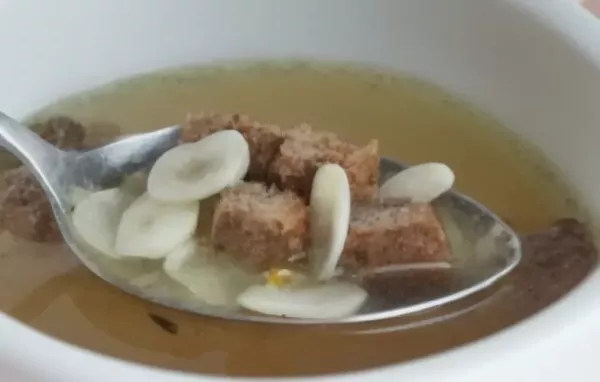 Leckeres Rezept für eine aromatische Knoblauchsuppe