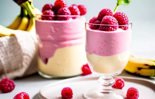 Leckeres Rezept für eine erfrischende Bananen-Himbeer-Mousse