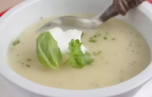 Leckeres Rezept für eine herzhafte Kartoffel-Topfensuppe