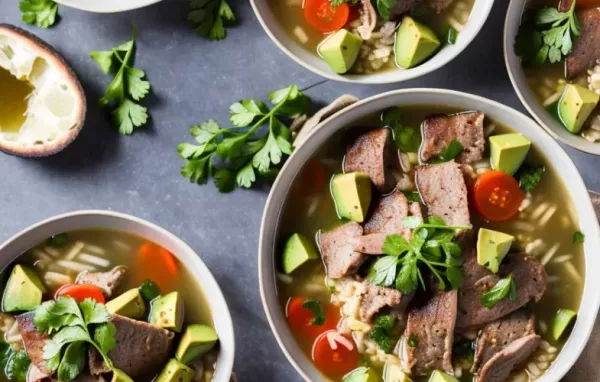 Leckeres Rezept für Kräutersuppe mit Garnelen-Avocado-Spieß