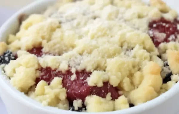 Leckeres Rezept für selbstgemachtes Himbeer-Crumble