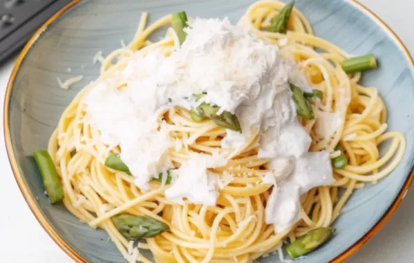 Leckeres Rezept für Spaghetti mit grünem Spargel und Schinken