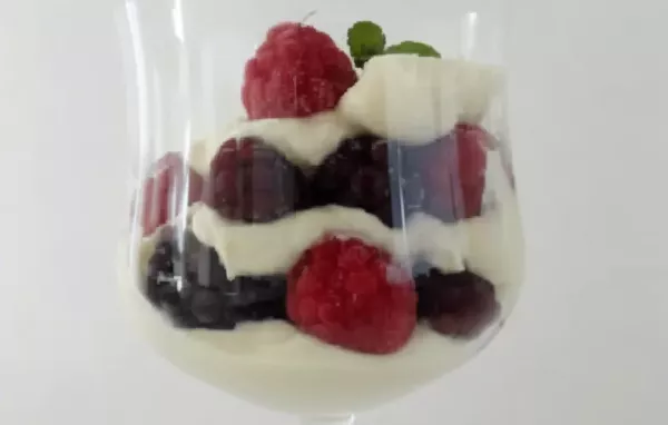 Leckeres Rezept für Topfencreme mit frischen Beeren