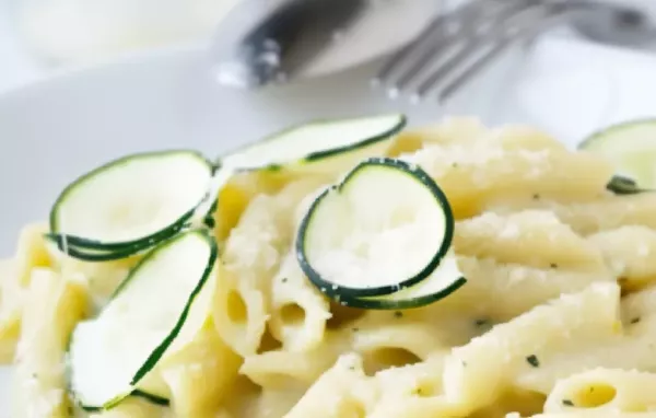 Leckeres Rezept für Zucchininudeln mit fruchtiger Tomatensoße