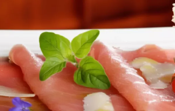 Leckeres Thunfisch Carpaccio mit einer feinen Würzölmarinade