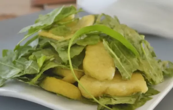 Löwenzahnsalat mit warmen Kartoffeln