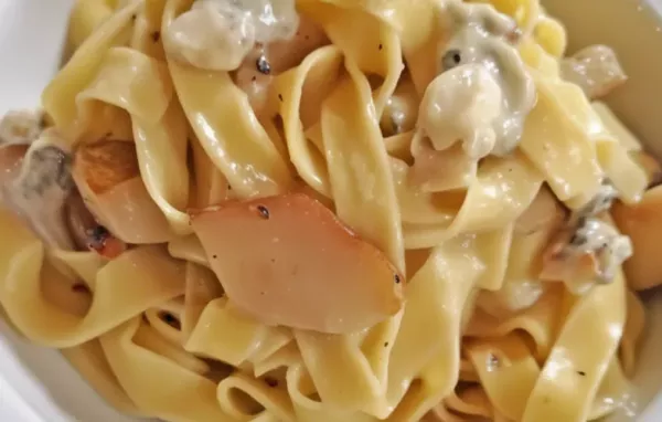 Pasta mit Balsamicobirne und Gorgonzola - Eine köstliche Kombination aus süßen Birnen, würzigem Gorgonzola und balsamischem Essig.