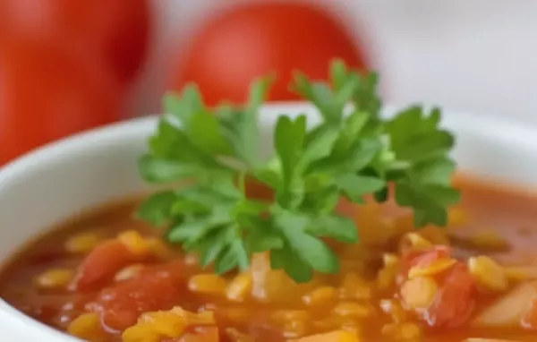 Rote Linsensuppe aus Ägypten - ein traditionelles Gericht voller Gewürze und Aromen