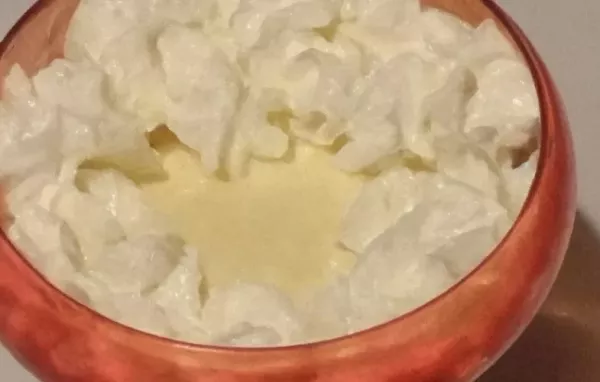 Cremig-leckeres Dessert mit Sahne und Eiern