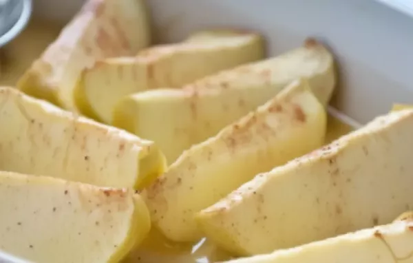 Saftige Äpfel in einer köstlichen Butter-Zimt-Sauce