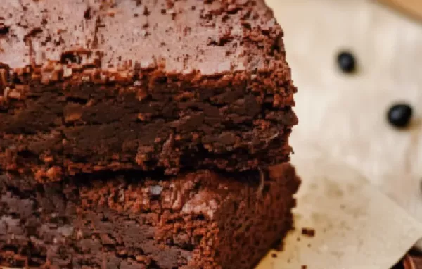 Saftige vegane Brownies mit Schokolade und Nüssen