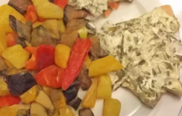 Saftiger Lachs mit einer knusprigen Kruste aus Frischkäse und Gewürzen