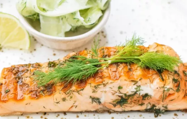 Saftiger Lachs vom Grill mit einer erfrischenden Zitronen-Kräuter Marinade