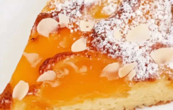 Saftiger Marillenkuchen mit cremigem Topfen