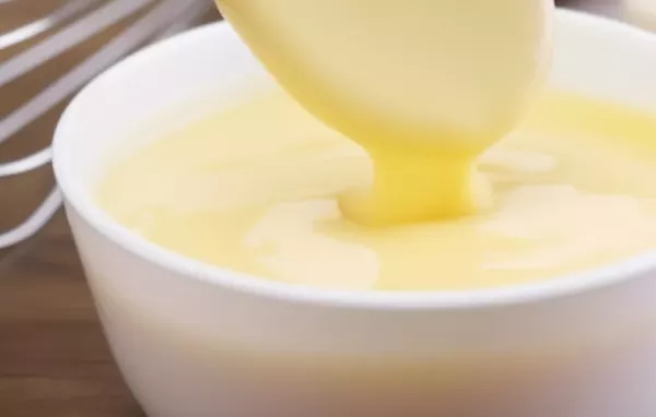 Schnelle Sauce Hollandaise - Ein einfaches Rezept für die leckere Buttersauce