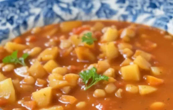 Schnelle und herzhafte serbische Bohnensuppe