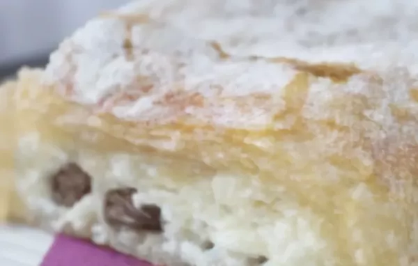 Traditioneller Topfenstrudel