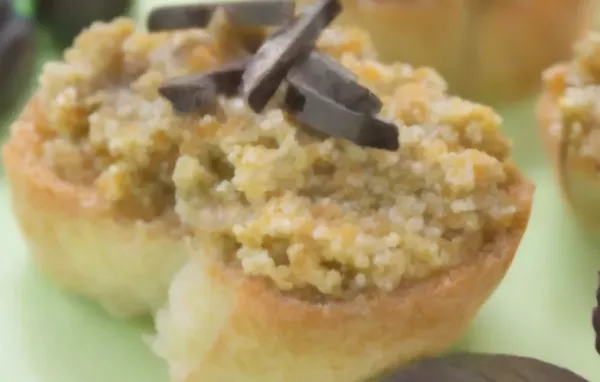 Überbackene Brötchen mit cremiger Olivenfüllung