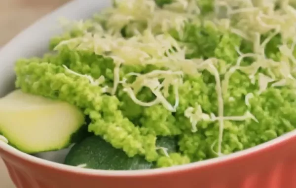 Überbackene Zucchini mit Erbsencreme - Ein köstliches vegetarisches Gericht