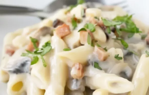 Vollkorn-Penne mit einer cremigen Champignonsauce aus Obers