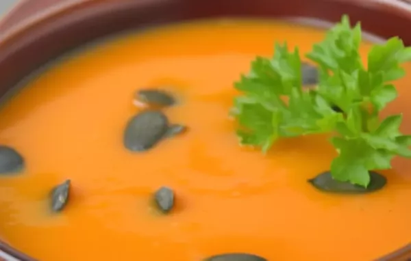 Wärmende und würzige Karotten-Kürbis-Chili Suppe für kalte Tage