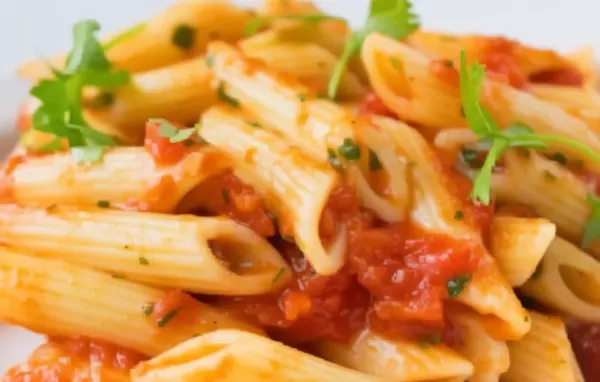 Würzige Penne all'arrabbiata mit Tomatensauce