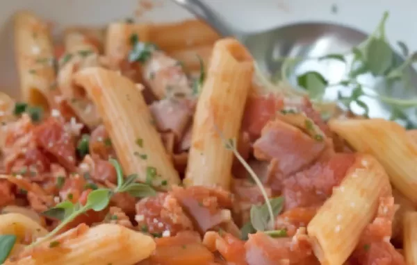 Würzige Penne in einer scharfen Chilisauce