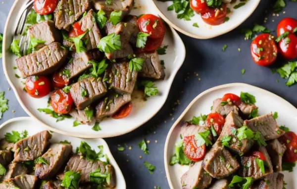 Zwiebelsteaks mit Minze und Kirschtomaten