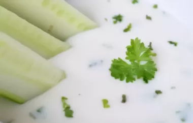 Cremig-würziger Dip mit Senf und frischen Kräutern