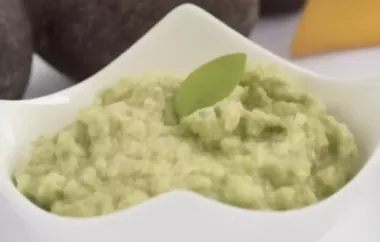 Cremiger Avocado-Dip mit Zitrone und Knoblauch