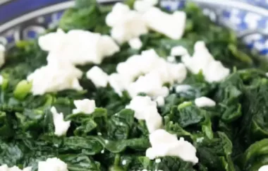 Ein einfaches und köstliches Rezept für Spinat mit Feta, das schnell zubereitet ist.